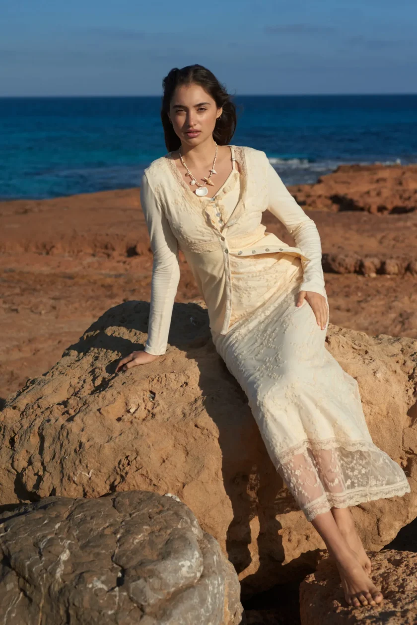 Embroidered T-Shirt / Cardigan Free Spirit – Cream – Image 3