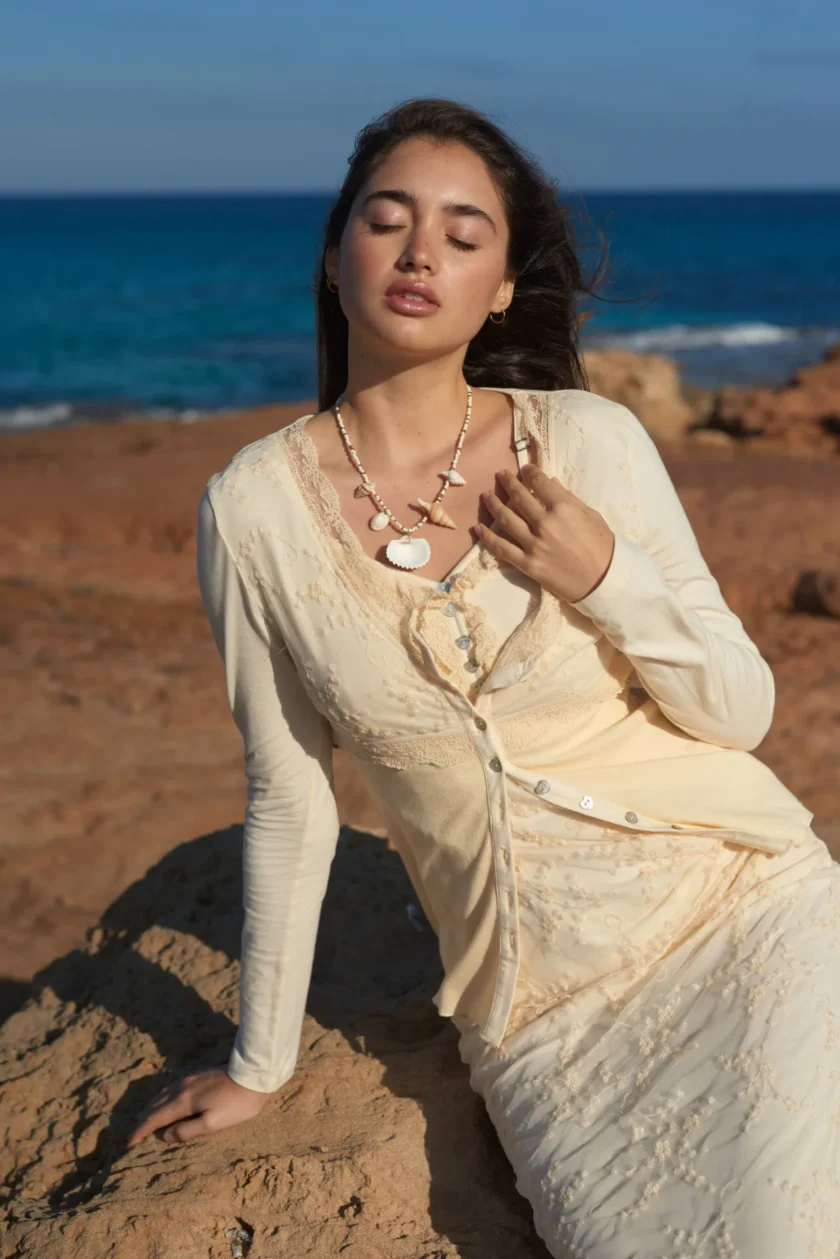 Embroidered T-Shirt / Cardigan Free Spirit – Cream – Image 4