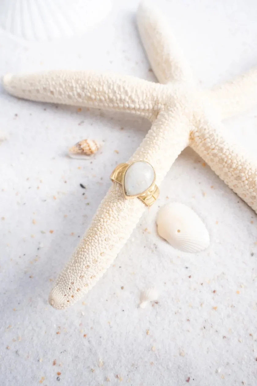 Ring Wide Drip Stone Gold White