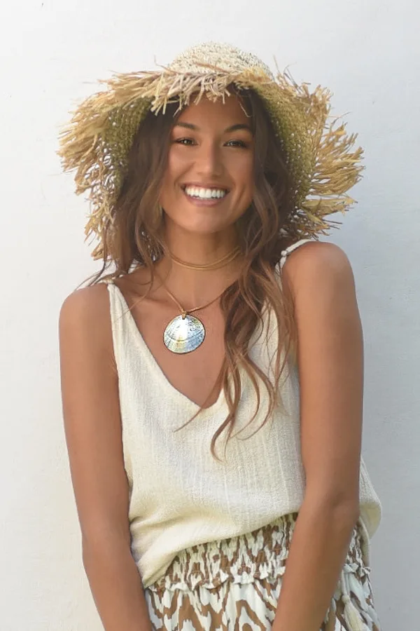 Sand in my Shoes 33 Necklace Bali Moon - Hot Lava